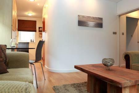 The Park - Holyrood Road With Free Parking Apartment Edinburgh Luaran gambar